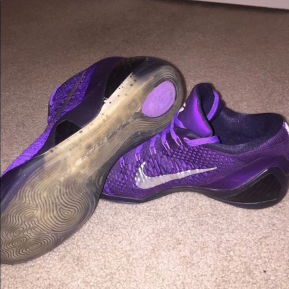 Kobe Moonwalker shoes size 9